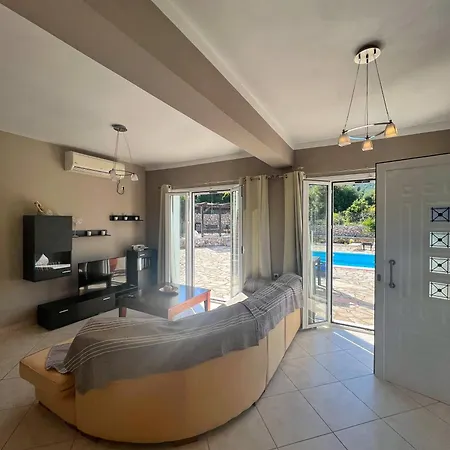 Melissani Karavomylos