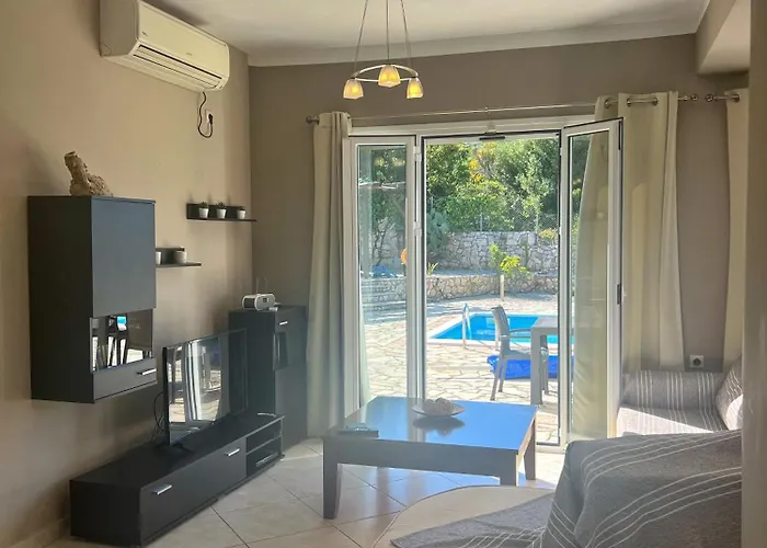 Melissani Karavomylos